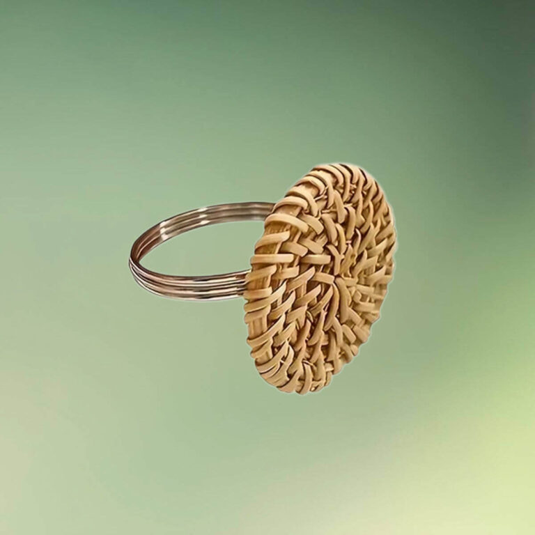 Servietringe med flettet rattan spænder