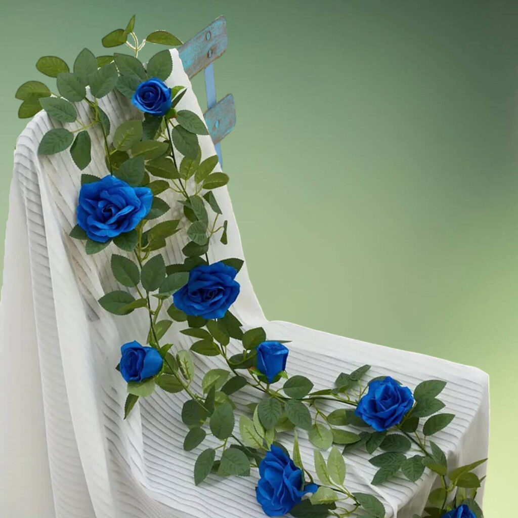 kunstig blomsterranke med kongeblå roser - blå roser