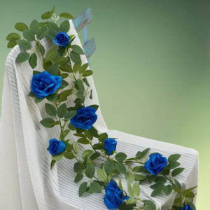 kunstig blomsterranke med kongeblå roser - blå roser