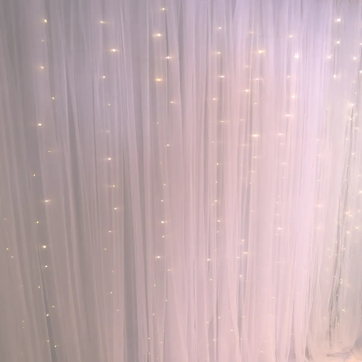 hvidt chiffon stof 160 x 800 cm - på 2x2 m vielsesbue backdrop med fe-lys