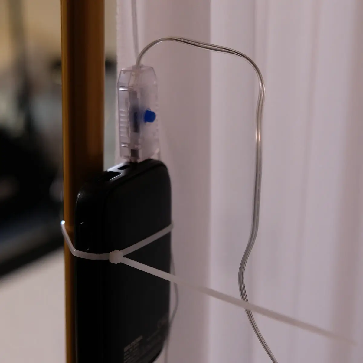 3x3 m felys med usb stik og fjernbetjening 8 funktioner varm hvid - powerbank (1) Fe lys 300 LED 3x3 m sølv-wire lyskæde - lysgardin - 8 funktioner og fjernbetjening - usb stik og powerbank