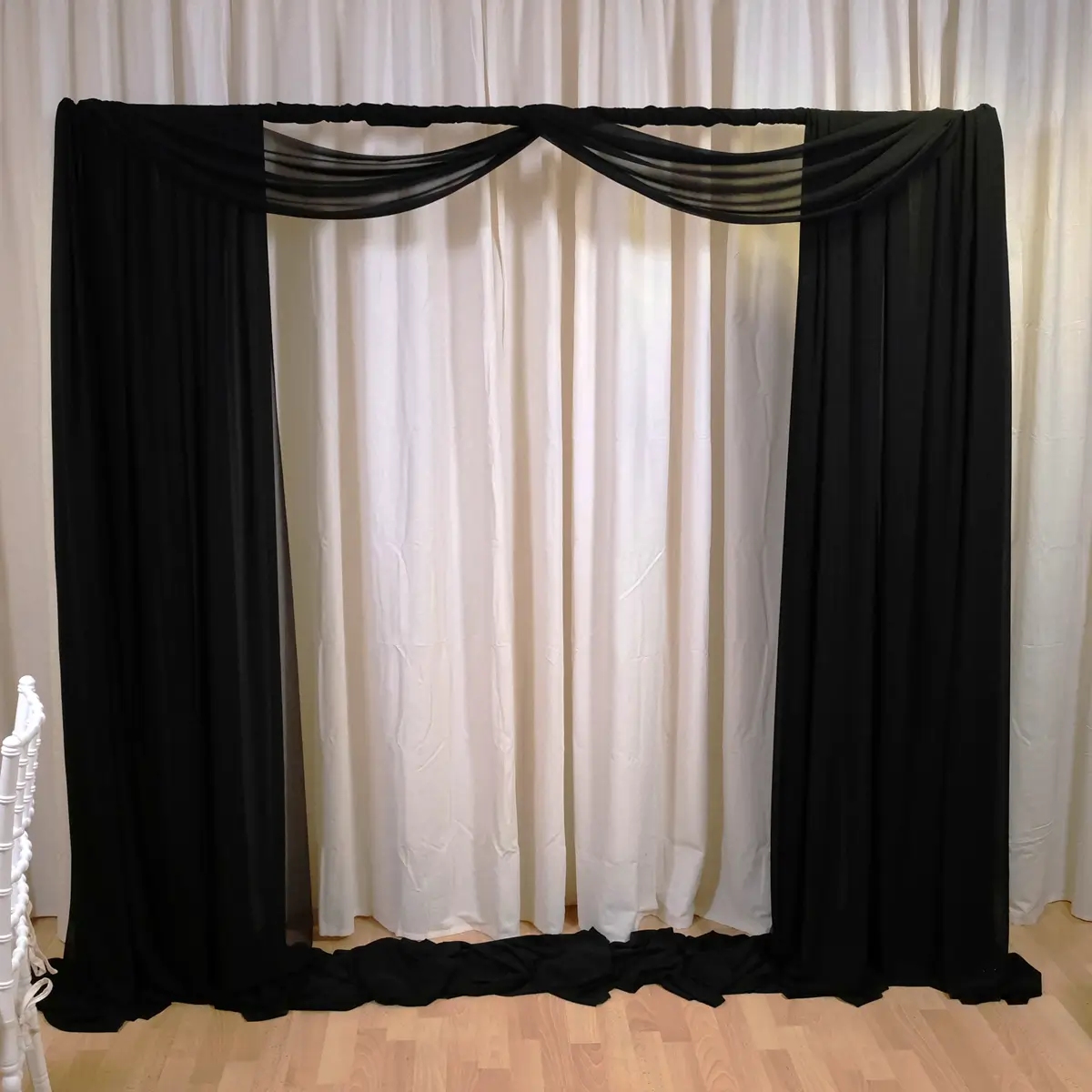 Backdrop sort stof (1) Backdrop med sort stof til Halloween