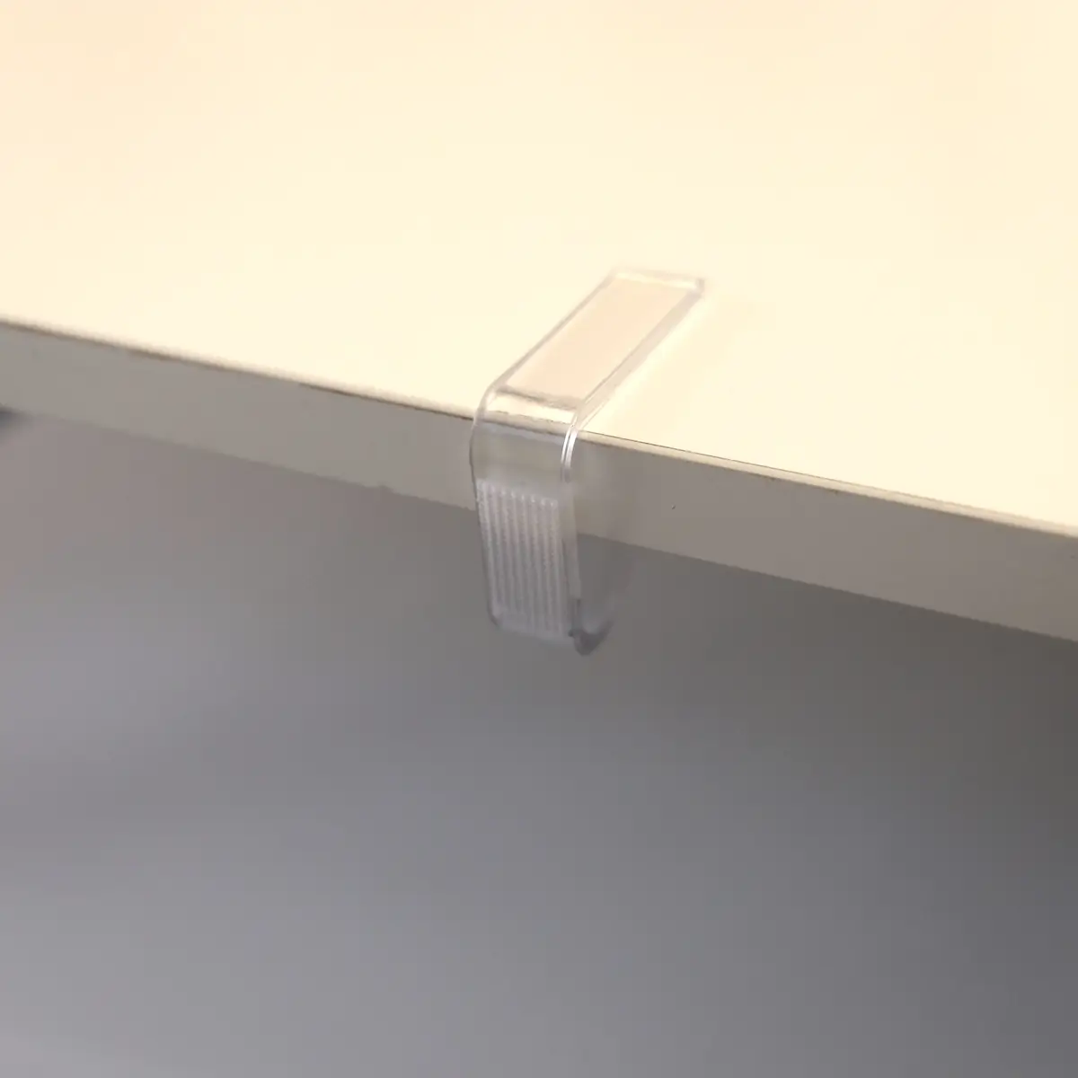 Dugklemmer med velcro - klemmer til opsætning af bord nederdel / bordskørt - klar plast - bordpladetykkelse op til 3,8 cm