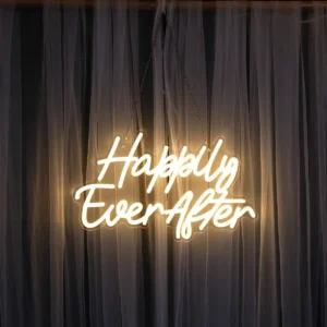 lej LED lysskilt | "Happily ever after" | Varm hvid | Dæmpbart neonskilt