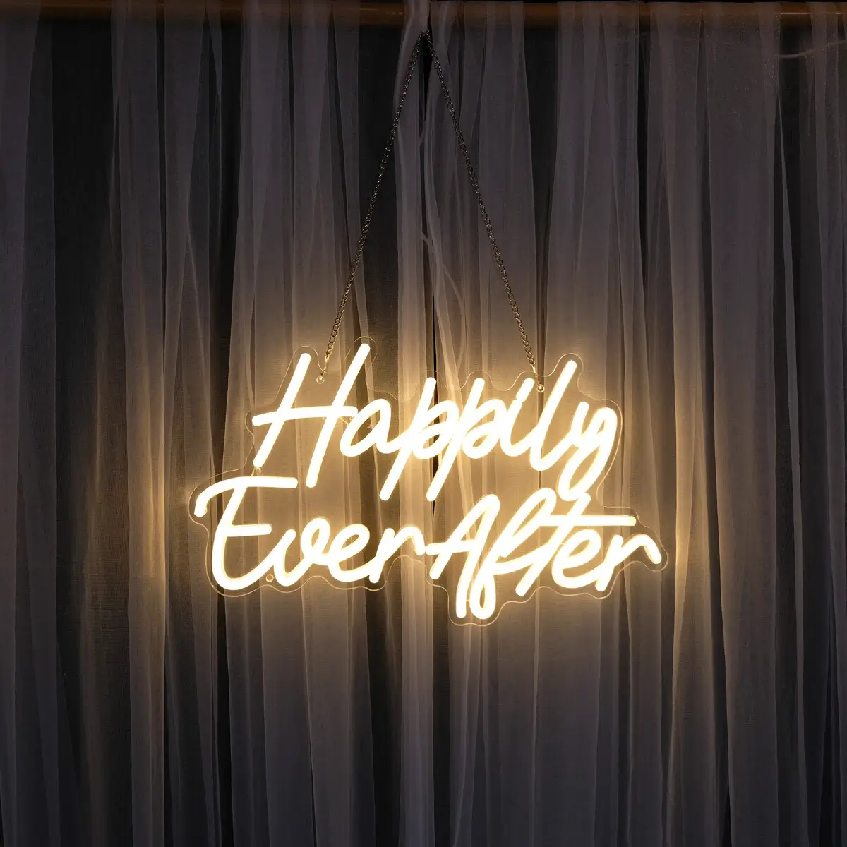 lej LED lysskilt | "Happily ever after" | Varm hvid | Dæmpbart neonskilt