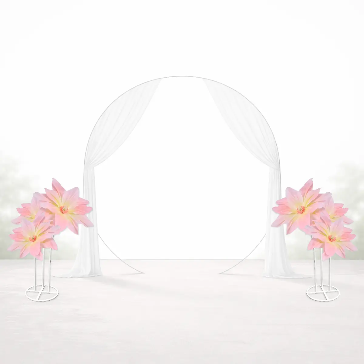 Hvidt stativ med 3-huls base + 2 stk - 3 lyserød-gul kæmpe liljer - spejlet indad (1) Side-stativer med kæmpeblomster til vielsesbue og backdrop - lyserøde og gule liljer