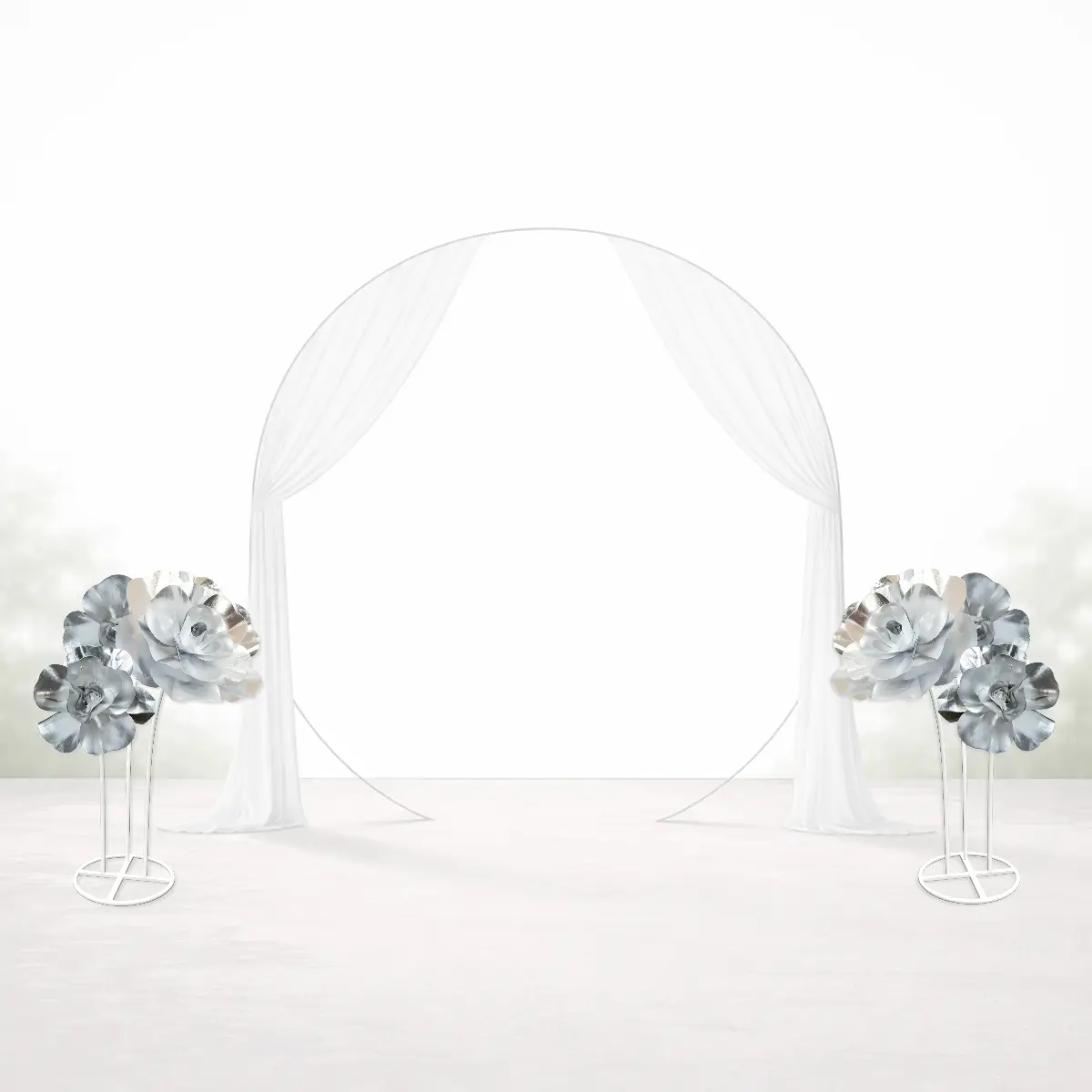 Hvidt stativ med 3-huls base + 2 stk - 3 sølv kæmpe rosenblomster - spejlet indad (1) Side-stativer med kæmpeblomster til vielsesbue og backdrop - sølv roser