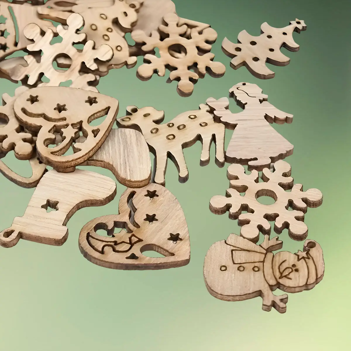 Jule trækonfetti 10 figurer tæt (1) Jule konfetti i træ | Små træfigurer med julemotiver | 100 stk.