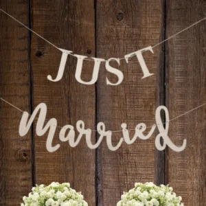lej en Just Married træ guirlande til dit bryllup