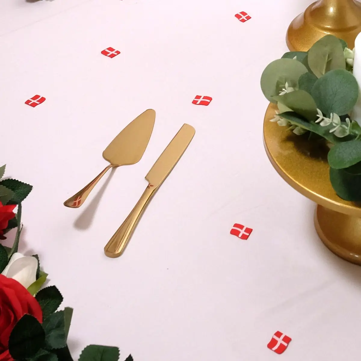 lej Kagespatel og kagekniv sæt | Rustfri stål | Glat & blank guld bestiksæt | To dele