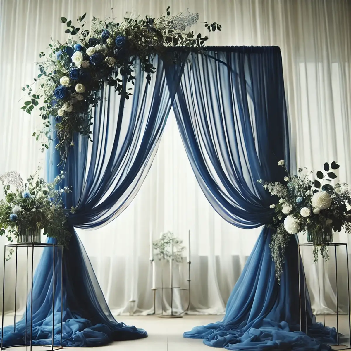 Kongeblåt chiffon stof på vielsesbue backdrop