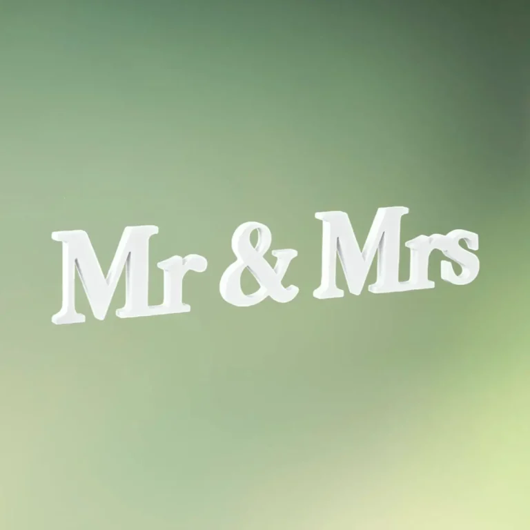 lej Mr & Mrs træskilt | Mr and Mrs | Hvidt skilt til bryllup