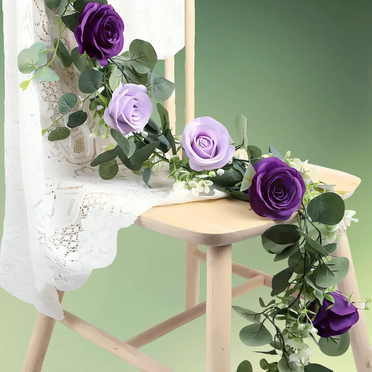 lej Kunstig blomsterranke med lilla roser og eukalyptus | 1,8 m