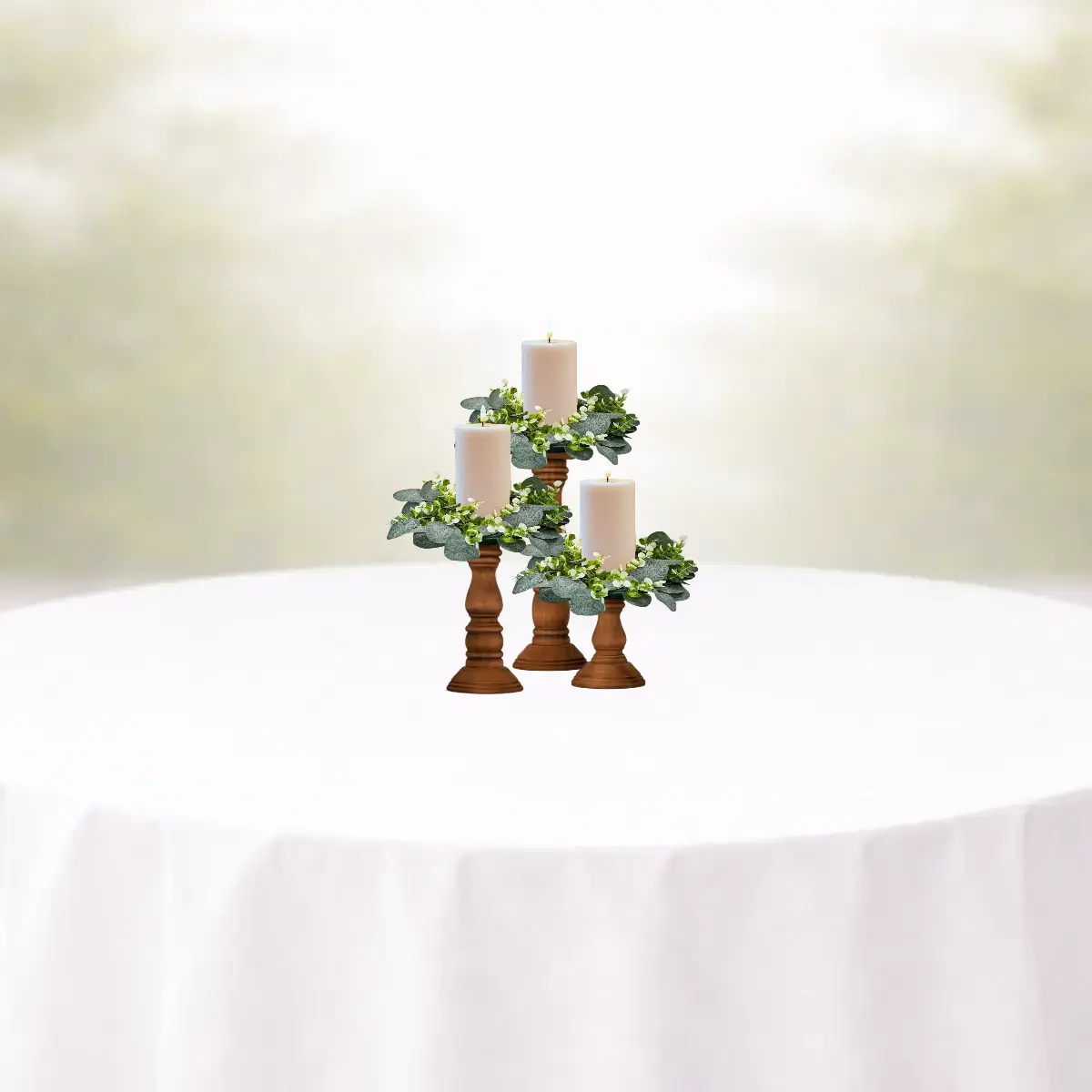 Trælysestager 3 stk med hvide 15 cm led bloklys og eukalyptus lyskranse