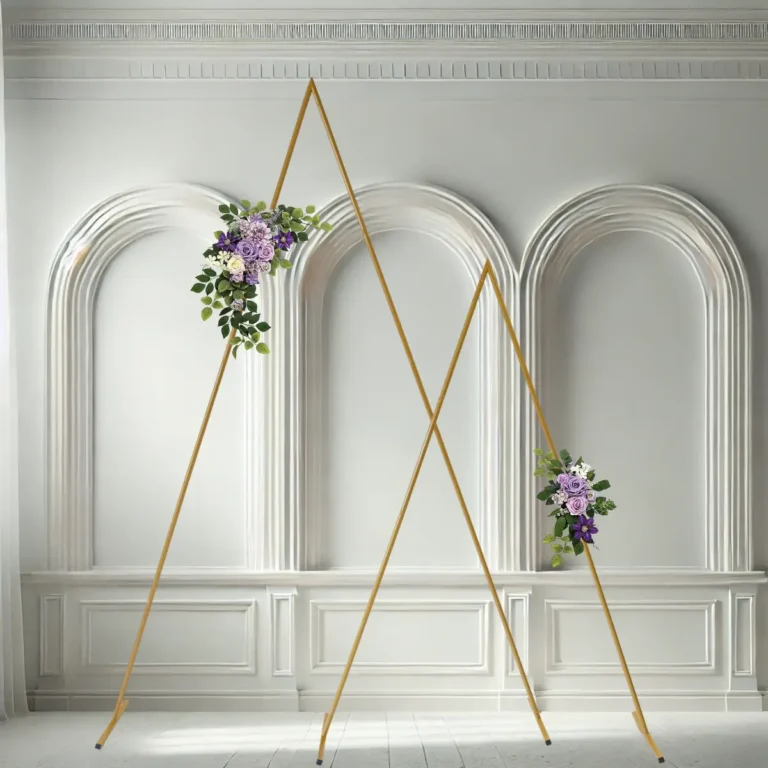 lej Trekantet vielsesbue sæt med lilla blomster og 2 guldfarvede buer
