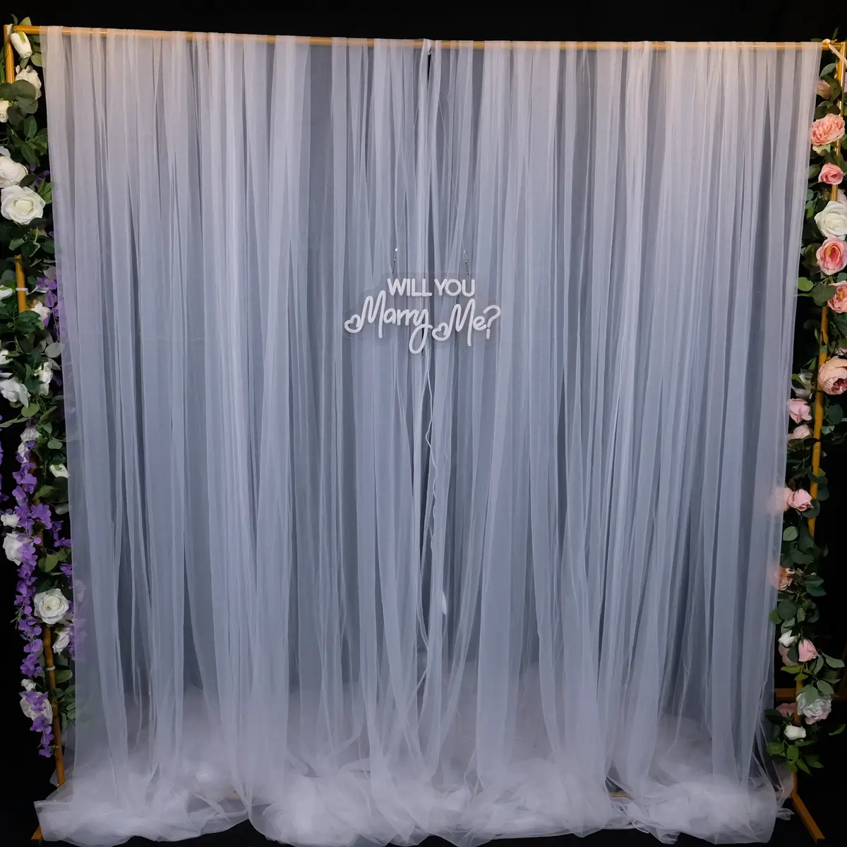 Will you marry me LED lysskilt hvid på 2x2 guld bue slukket (1) lej LED lysskilt | "Will you marry me?" | Hvid | Dæmpbart neonskilt