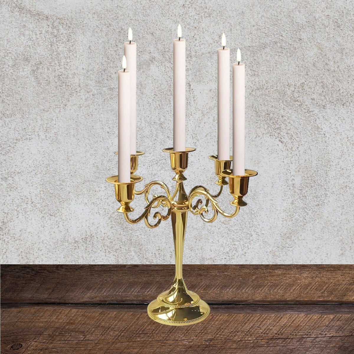 Femarmet lysestage guldfarvet med creme kronelys LED Deluxe Homeart lys