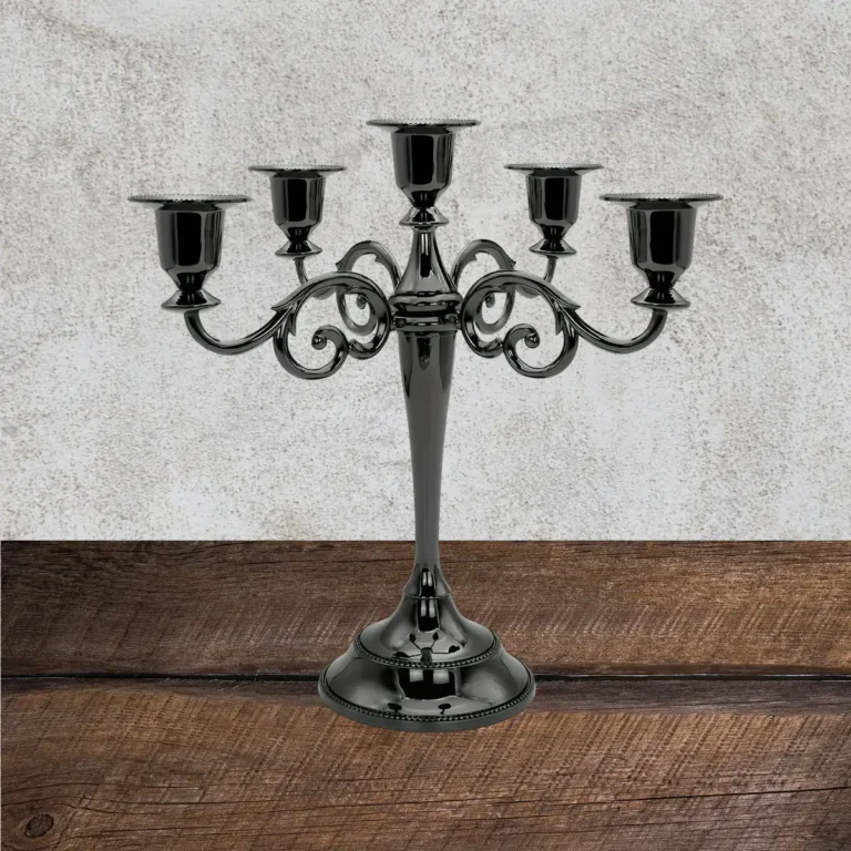 lej Femarmet lysestage | Sort metal | Kandelaber