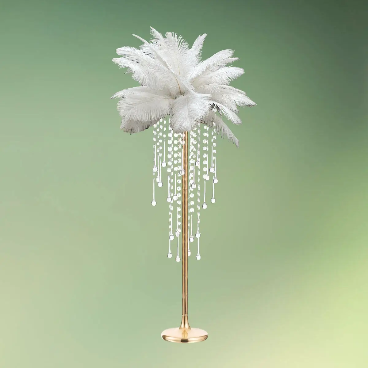 lej Fjerdekoration | Hvide strudsefjer | Dekoration med fjer til centerpiece mv. med guld stativ med krystaller