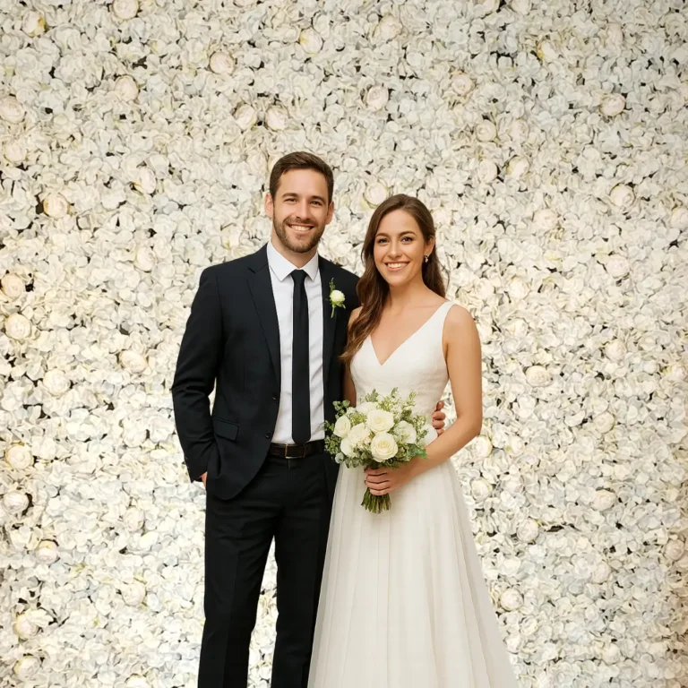 lej Champagne og hvid blomstervæg på stativ | 2,4 x 2,4 m. | Blomster panel backdrop