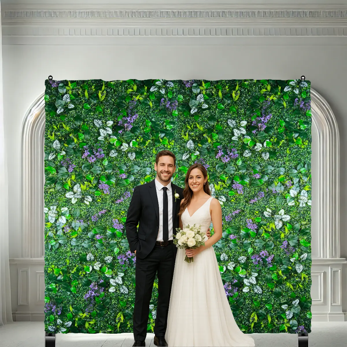 kunstig plantevægpanel - Marias mix på sort stativ 2,4 x 2,4 m brudepar (1) lej Grøn og lilla blomstervæg på stativ | Marias mix | 2,4 x 2,4 m. | Plantepanel backdrop